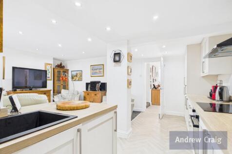 Open Lounge Kitchen 