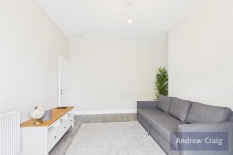 Lounge / Front Bedro