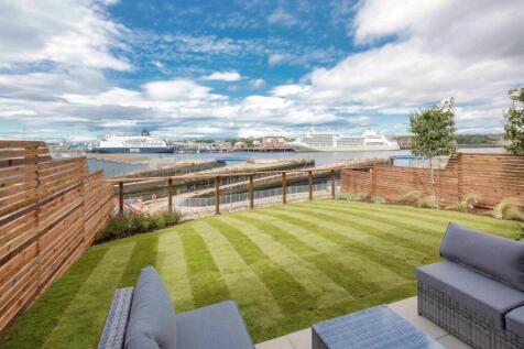 Exterior / Views