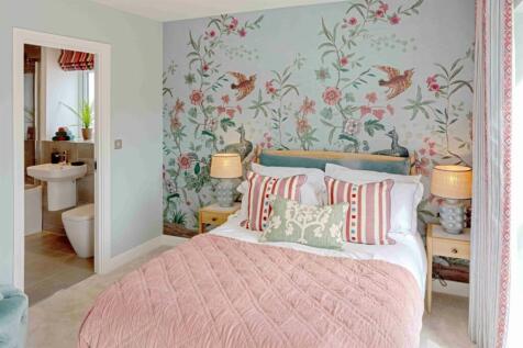 Bedroom With En Suit