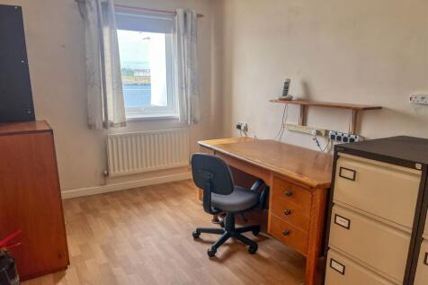 Bedroom Three / Offi