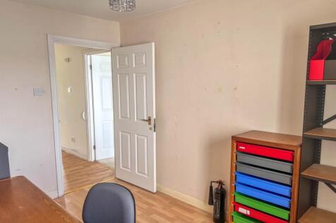 Bedroom Three / Offi