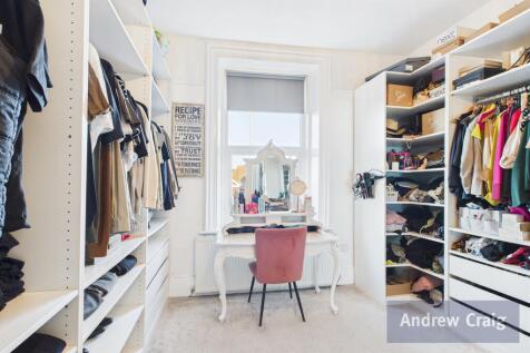 Front Bedroom / Ward