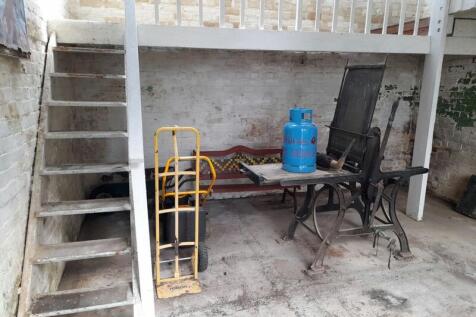 Studio 1.