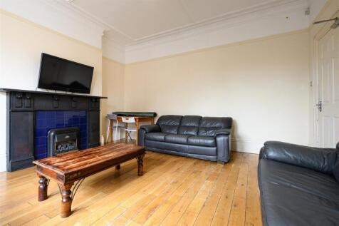 20250824 S&amp;B 7 Queens Terrace living room-1.jpg