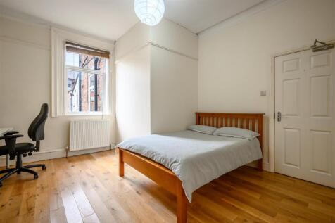 20250824 S&amp;B 7 Queens Terrace bedroom 1-1.jpg