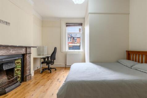 20250824 S&amp;B 7 Queens Terrace bedroom 1-2.jpg