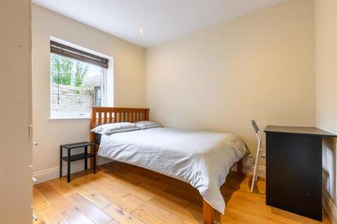 20250824 S&amp;B 7 Queens Terrace bedroom 2-1.jpg