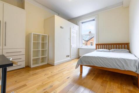 20250824 S&amp;B 7 Queens Terrace bedroom 4-1.jpg