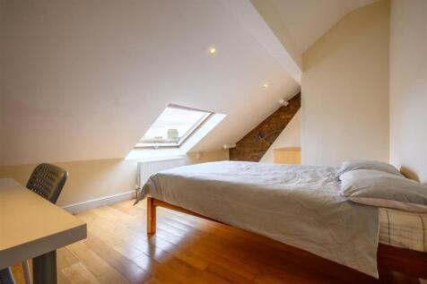 20250824 S&amp;B 7 Queens Terrace bedroom 9-1.jpg