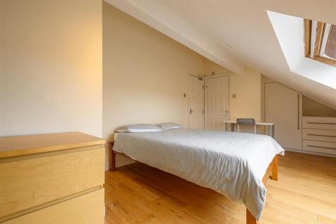 20250824 S&amp;B 7 Queens Terrace bedroom 9-2.jpg