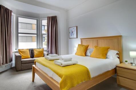 33 Grantham - bedroom 1a.jpg