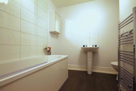 1 Huntsmoor House Bathroom.JPG