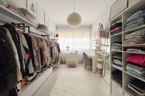 Study / Walk in