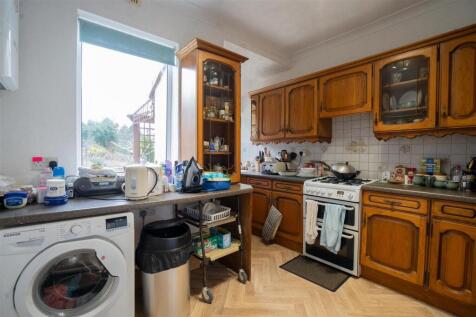 &#39;L&#39; Shaped Kitchen
