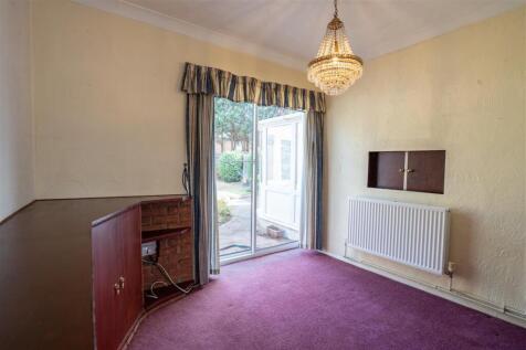 Dining Area / Snug