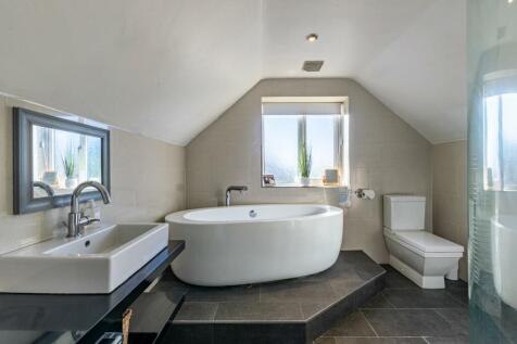 bedroom_5_ensuite_a.jpg