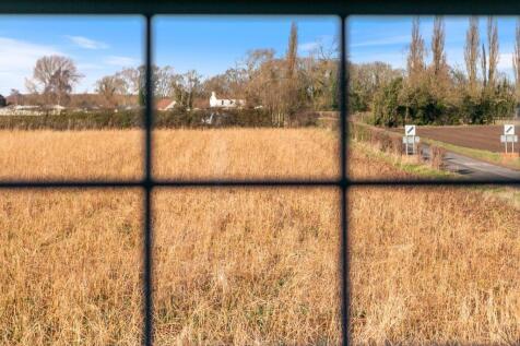 Bishop_Gardens_Window 1 4_297.jpg