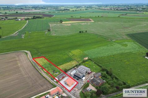 First picture rightmoive - Ladyship Barn.JPG
