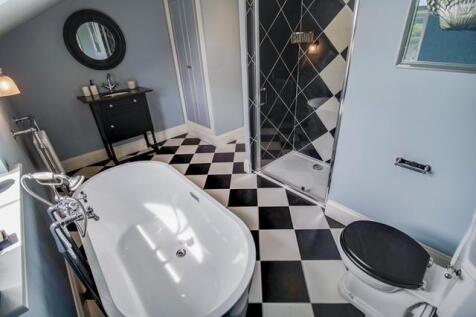 HAWTHORNE BATHROOM 2.jpg