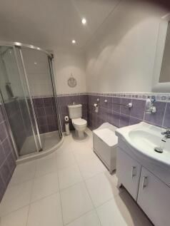 Bathroom1.jpg