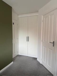 Bedroom.....jpg