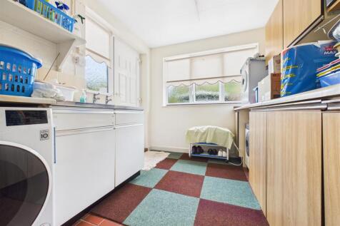 CAM02453G0-PR0112-STILL005.jpg