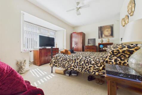 CAM02453G0-PR0148-STILL002.jpg