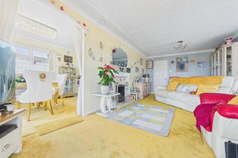 CAM02453G0-PR0193-STILL012.jpg