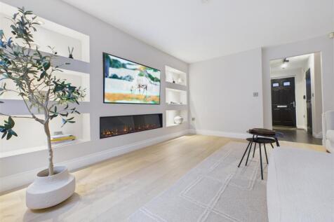 Levett Grange - Lounge .jpg