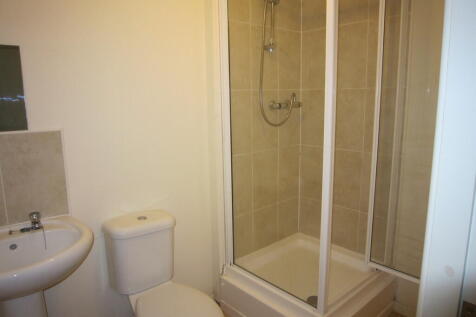 EN-SUITE SHOWER