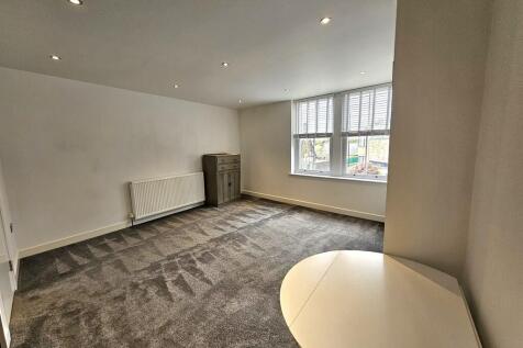 6 Living room are...