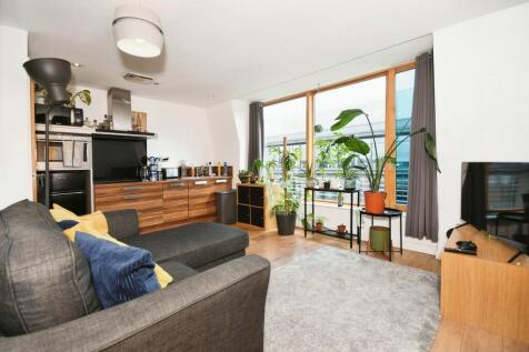 Living/kitchen ar...