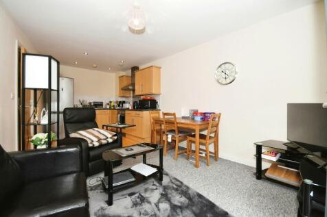 Living/kitchen ar...