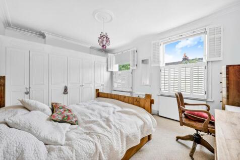 bedroom5 (3).jpg