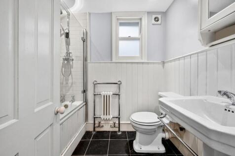 bathroom3 (1).jpg