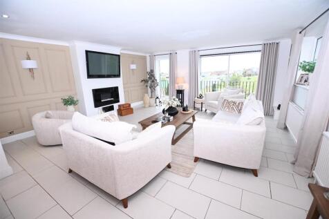 First Floor Lounge / Family Room