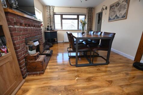 Dinning Room / Second Lounge