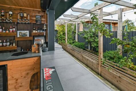 Summer House / Bar