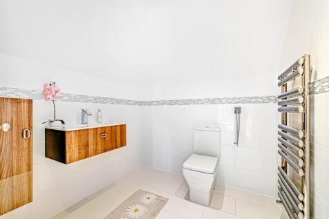 Second Floor Cloakroom