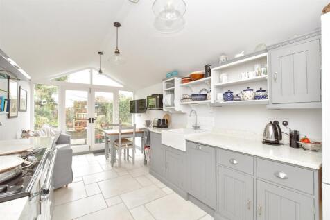 Kitchen/Breakfast Area