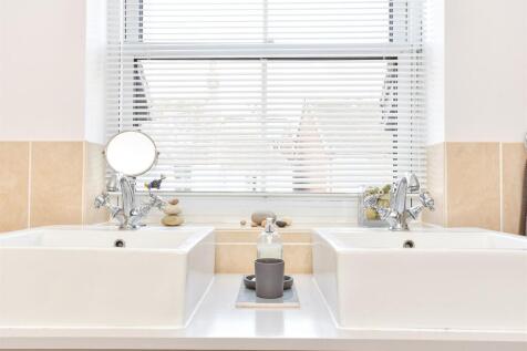En Suite Bathroom
