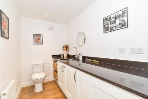 Cloakroom/ Utility Room