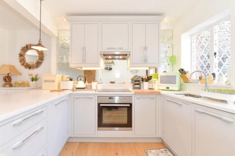 Kitchen/ Dining Area