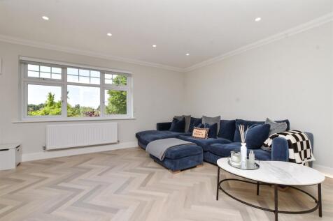 Kitchen / Lounge