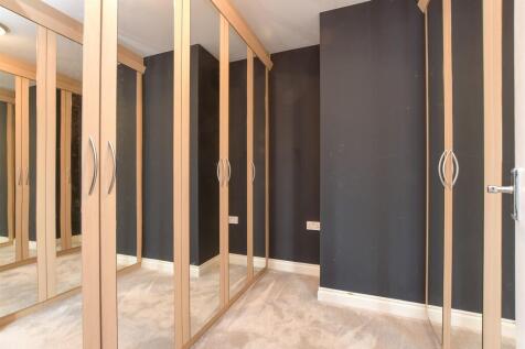 Walk-In Wardrobe