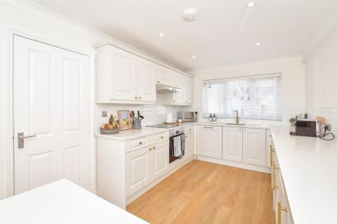 Kitchen/ Dining Area