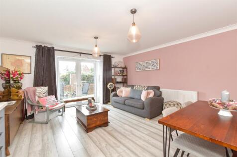Lounge/ Kitchen