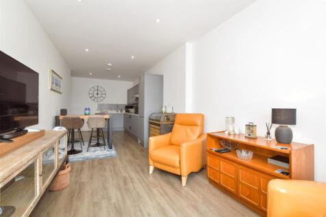Lounge/ Kitchen