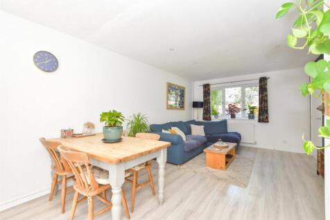 Kitchen/ Dining Area